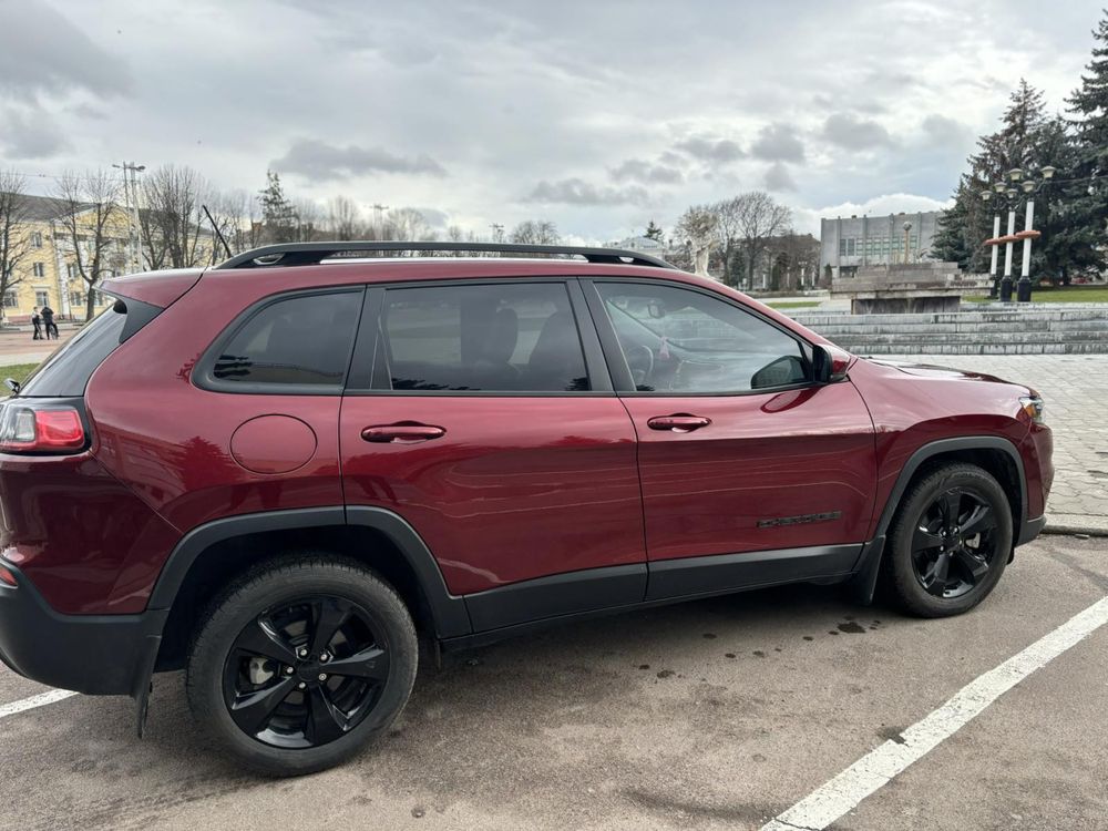 Продам Jeep Cherokee