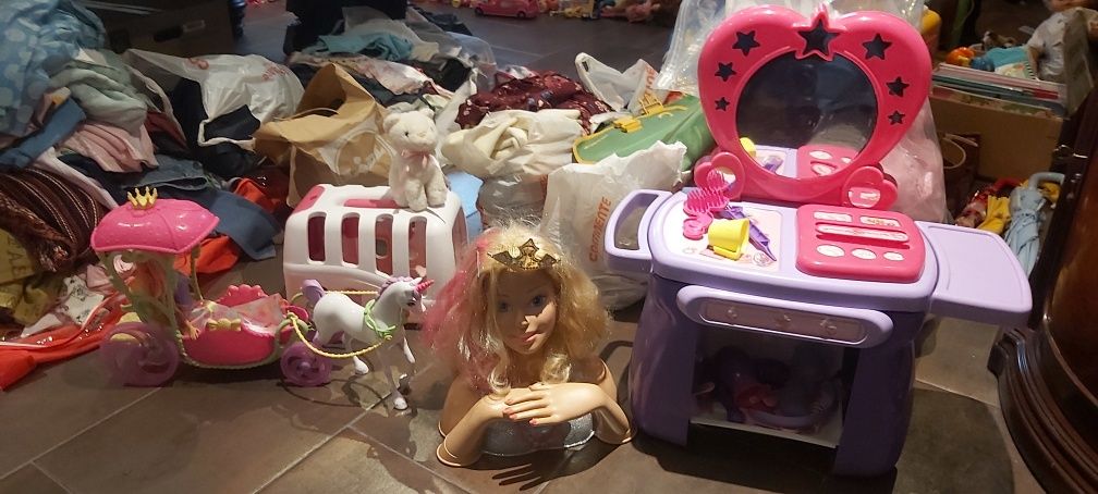 Brinquedos e acessórios, vestuário para crianças