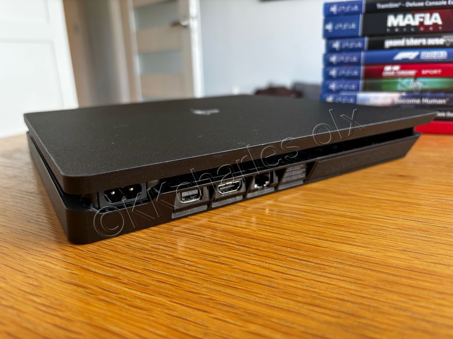 Playstation 4 + pad + stacja + 12 gier