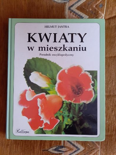 Książka kwiaty w mieszkaniu