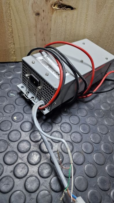 Carregador 24v 35Ah usado