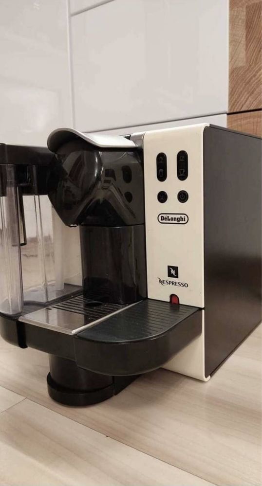 DeLonghi EN660 ekspres do kawy kapsulki nespresso spieniacz mleka