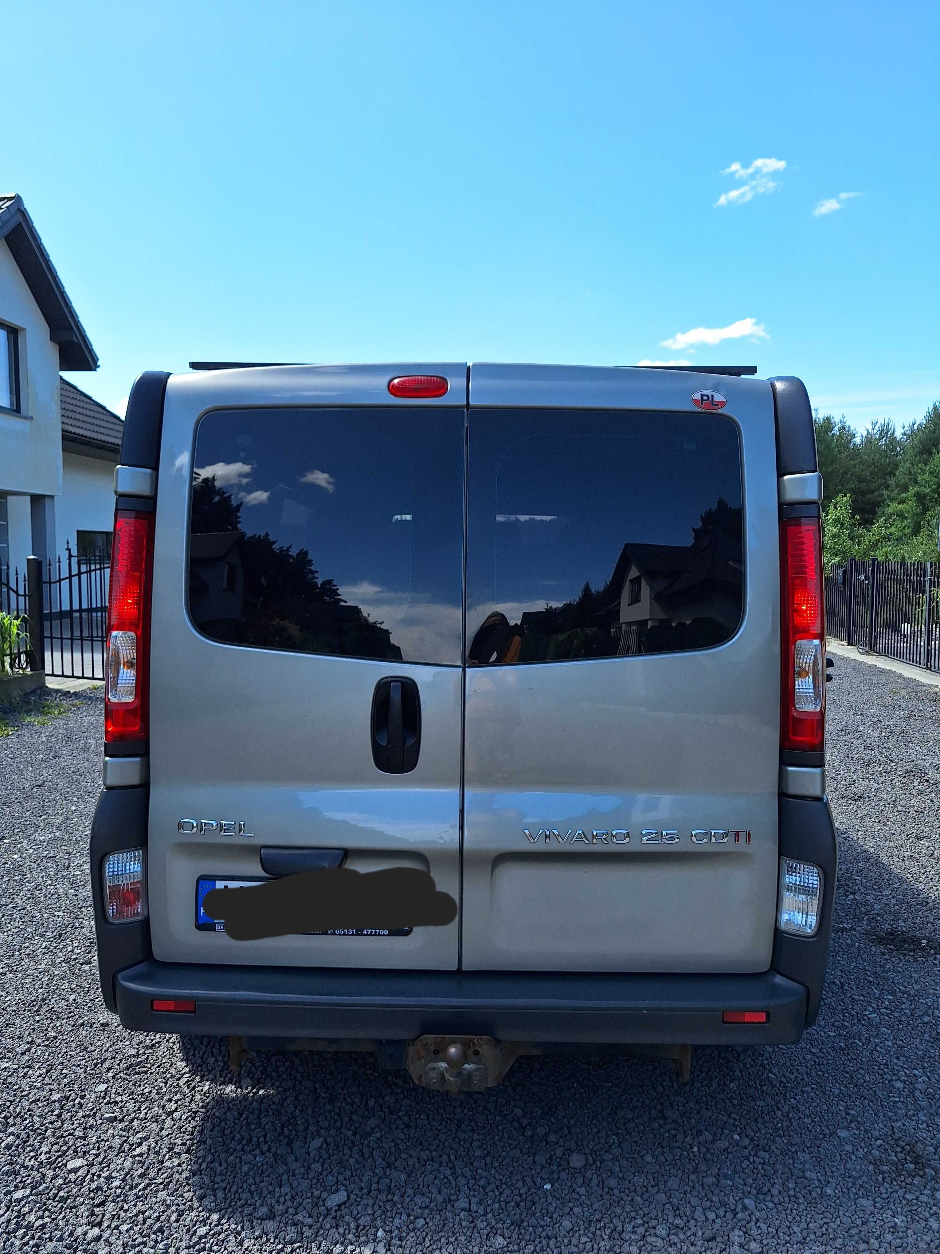 Opel Vivaro wersja long blaszak 2010