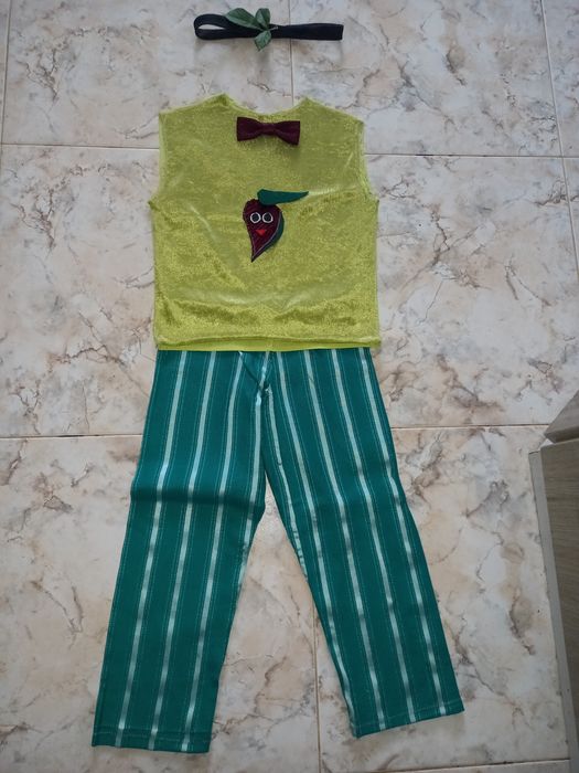 Костюм осіннє свято:огірок, ,кукурудза,,цибуля,бурячок,баклажан,помідо