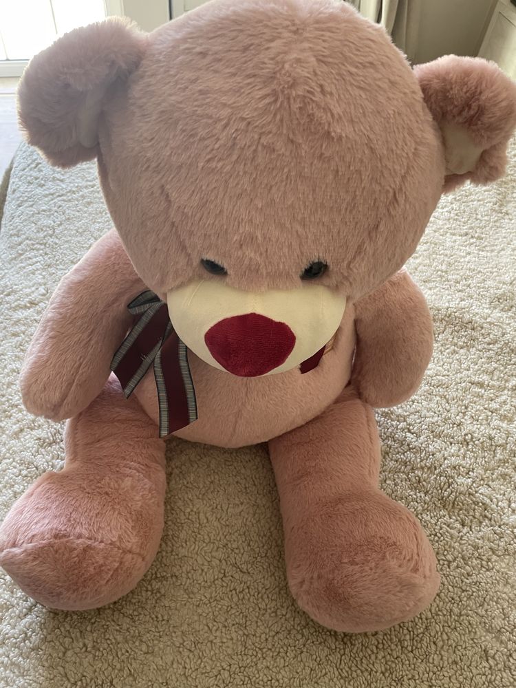 Urso de peluche cor de rosa