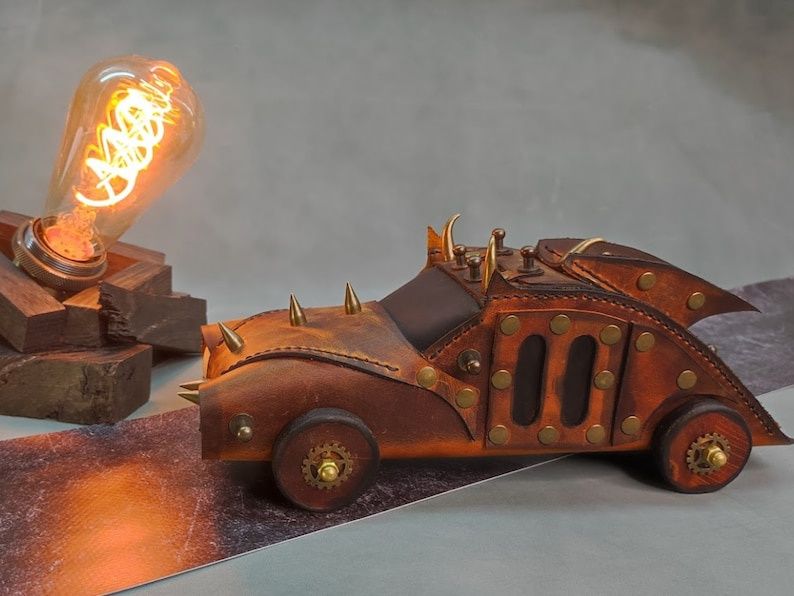 Шкатулка шкіряна для коштовностей у вигляді автомобілю ручна робота