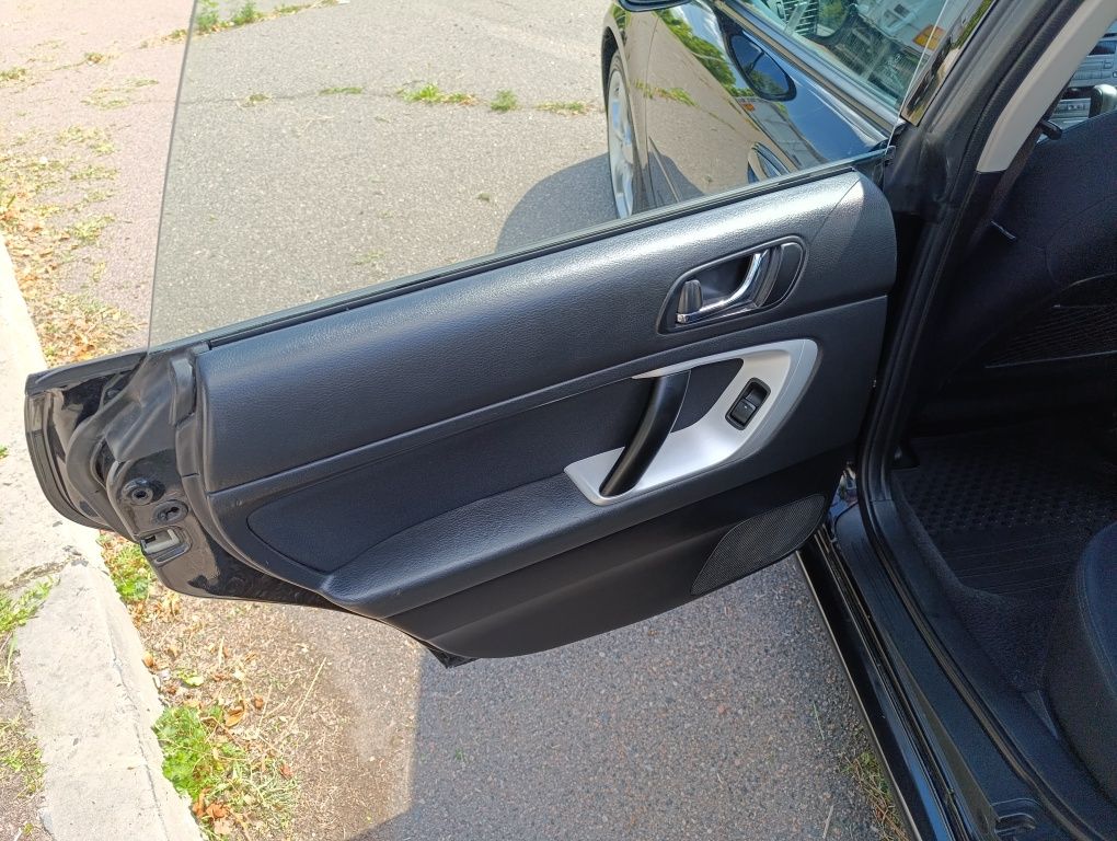 Subaru legacy автомат, повний привід, нова резина