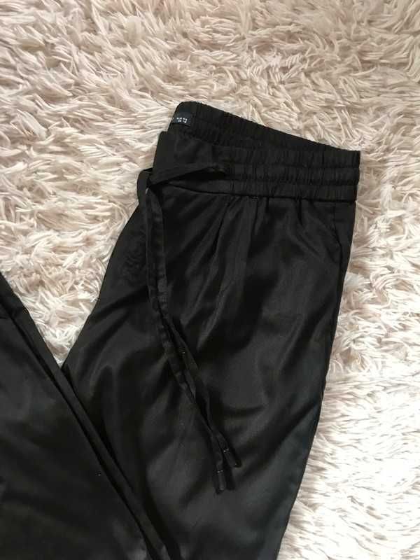 Czarne spodnie RESERVED 44/XXL