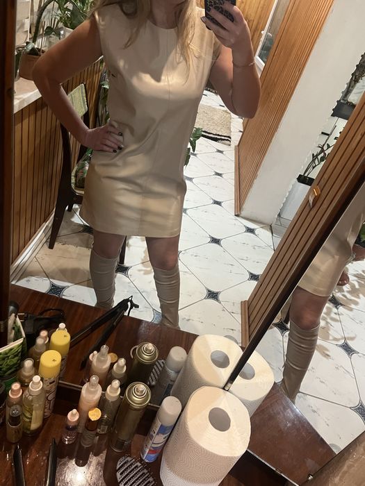 Плаття     бежеве