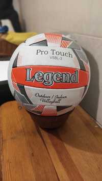 Волейбольний м'яч Legend Pro Touch