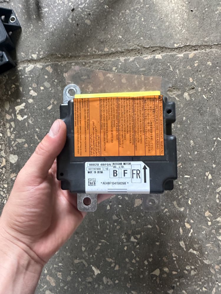 Датчик подушки безпеки блок Airbag Nissan X-Trail T32 988204bf0a