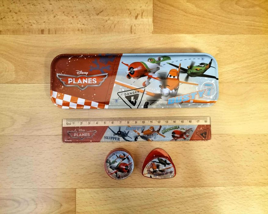 Metalowy piórnik Samoloty z linijką, temperówką i klipsem