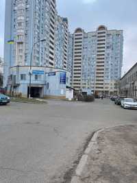 Продам чотирьох кімнатну дворівневу квартиру на Бориспільській 12 В.