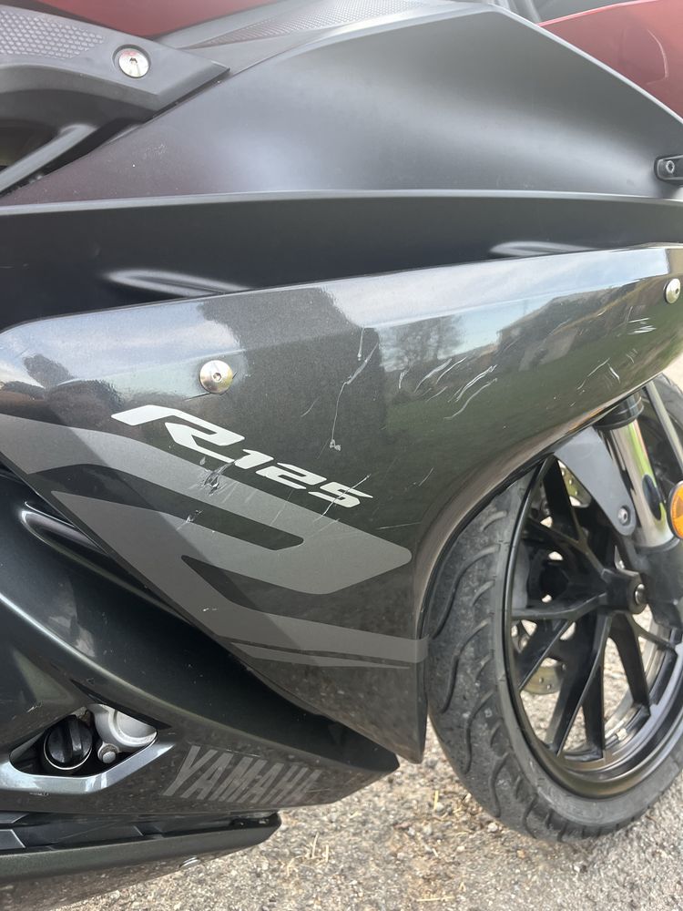 Yamaha yzf r125.