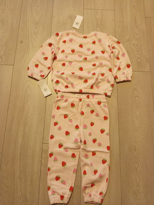 Nowy dres dla dziewczynki