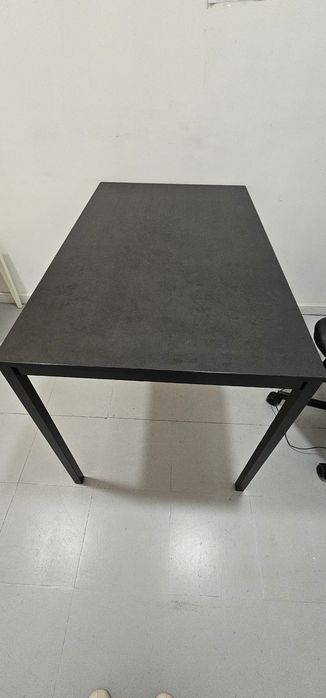 Mesa com 1.10 x 67cm