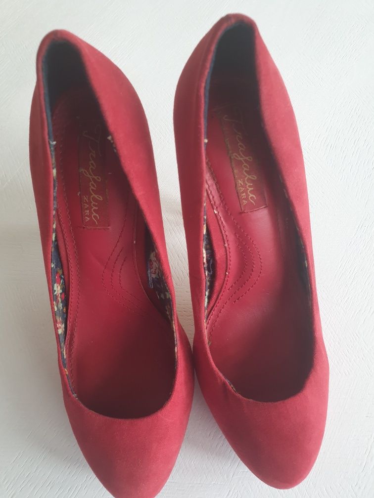 Szpilki zamszowe czerwone ZARA r.37