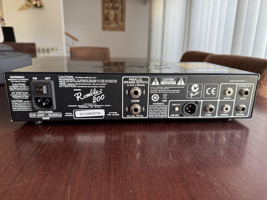 Fender Rumble 200 (head)