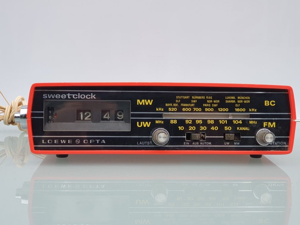 Stare radio z zegarem obrotowym Loewe sweet clock 1970