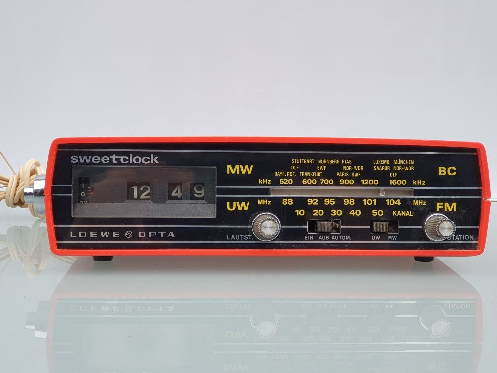 Radiobudzik z zegarem obrotowym Loewe sweet clock 1970