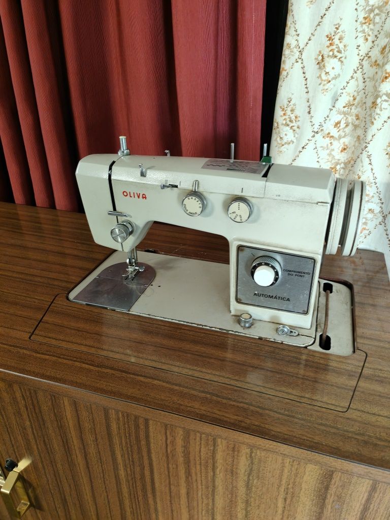 Maquina de costura vintage marca Oliva