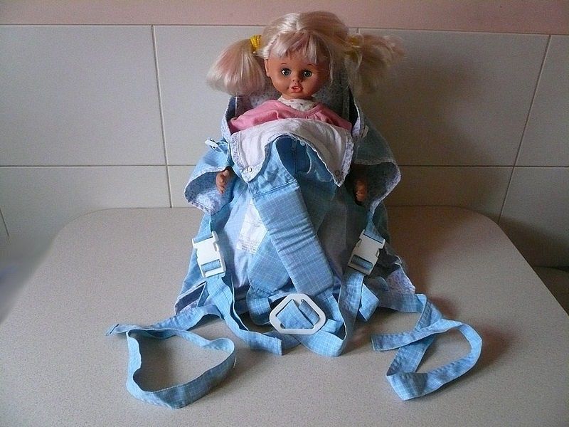 Nosidełko z plecakiem. Amerykańska firma Snugli.