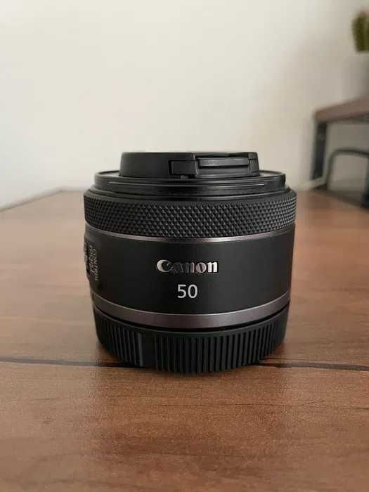 Máquina fotográfica Canon EOS RP + RF 50