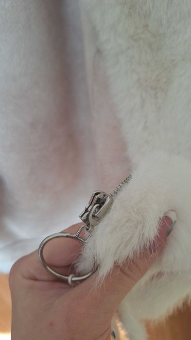 Продаю шубку молочний колiр розмiр.M,L