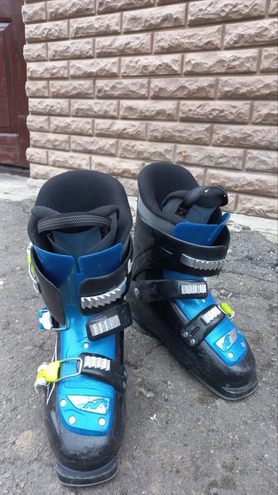 Лижні черевики..