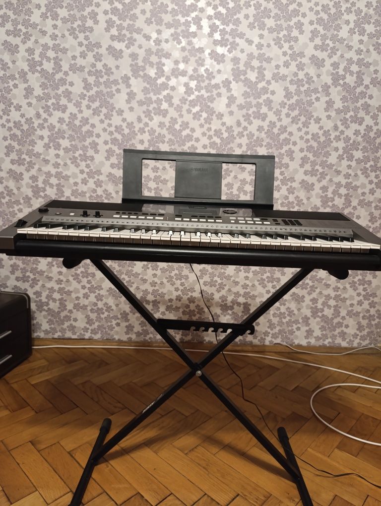 Keybord Yamaha Psr E443