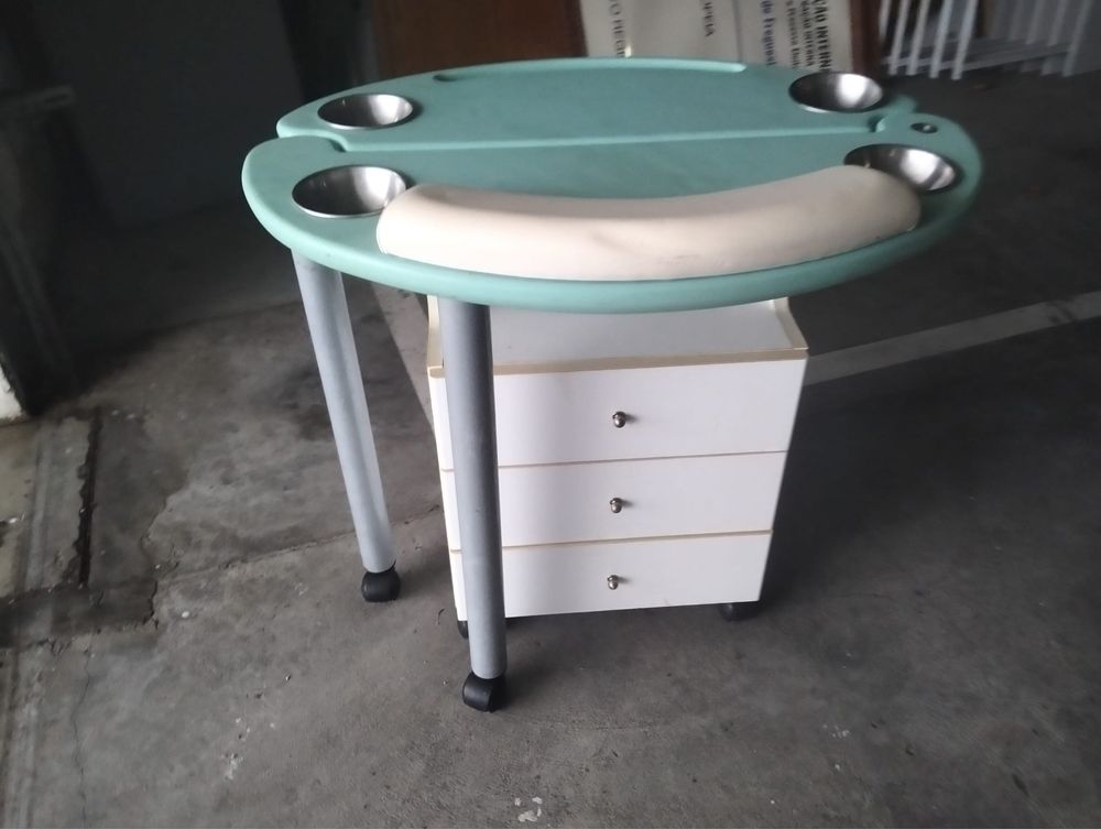 Mesa de manicure articulada