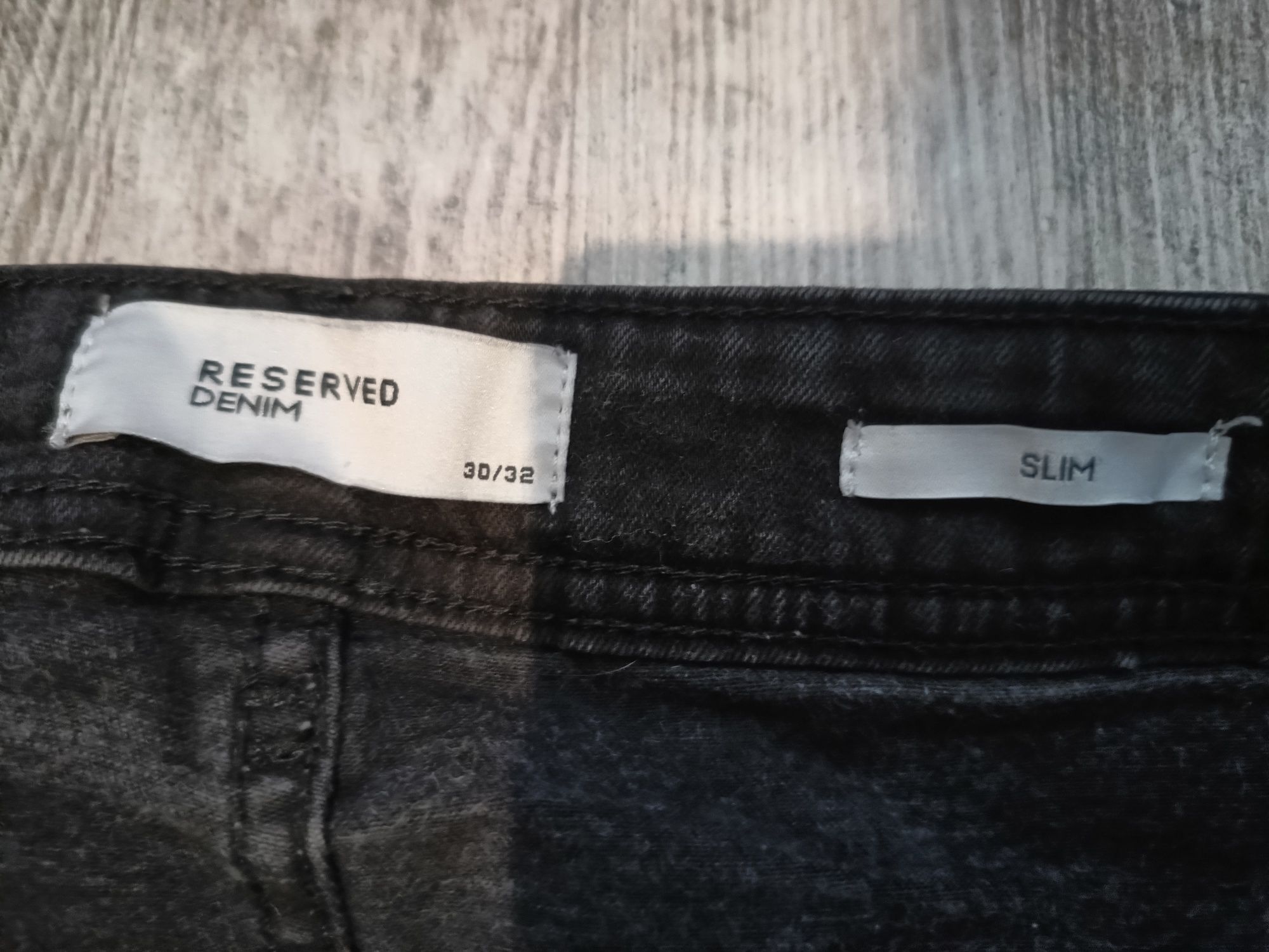 Spodnie Reserved Slim 30/32 czarne