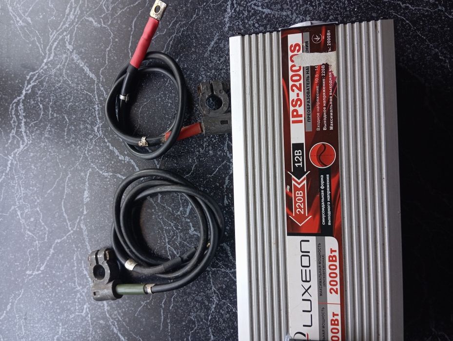 Преобразователь напряжения-инвертор 12/220