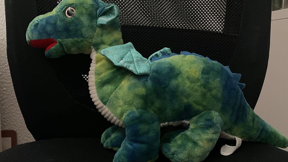 peluche dragão como novo