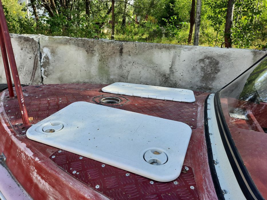 Лодка пластиковая