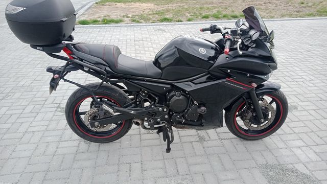 Motocykl Yamaha xj6