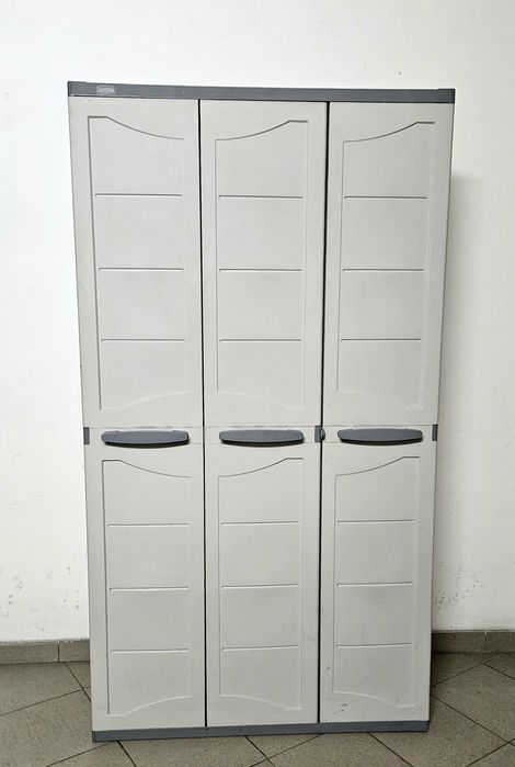 Armário em PVC alto exterior cinza 3 portas da Leroy Merlin