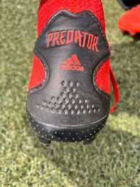 Buty sportowe dla gry w piłkę nożną en