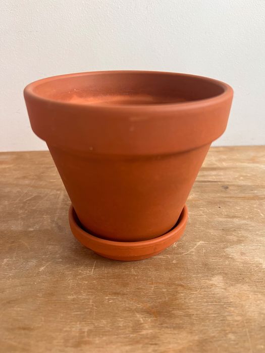 Doniczka gliniana o śr. 11,5 cm brązowa Cermax z podstawką