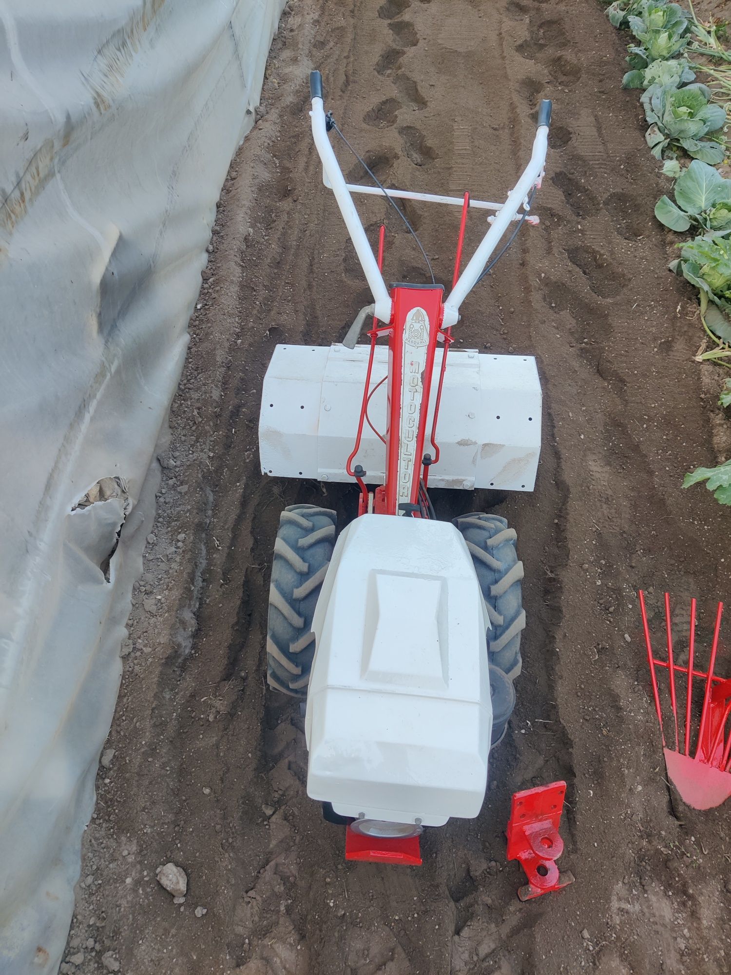 Motocultivador /trator
