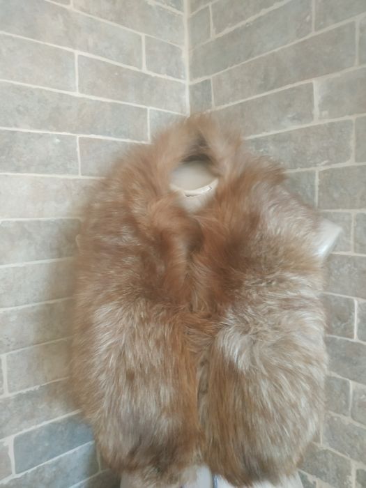 Великий натуральний воротнік.