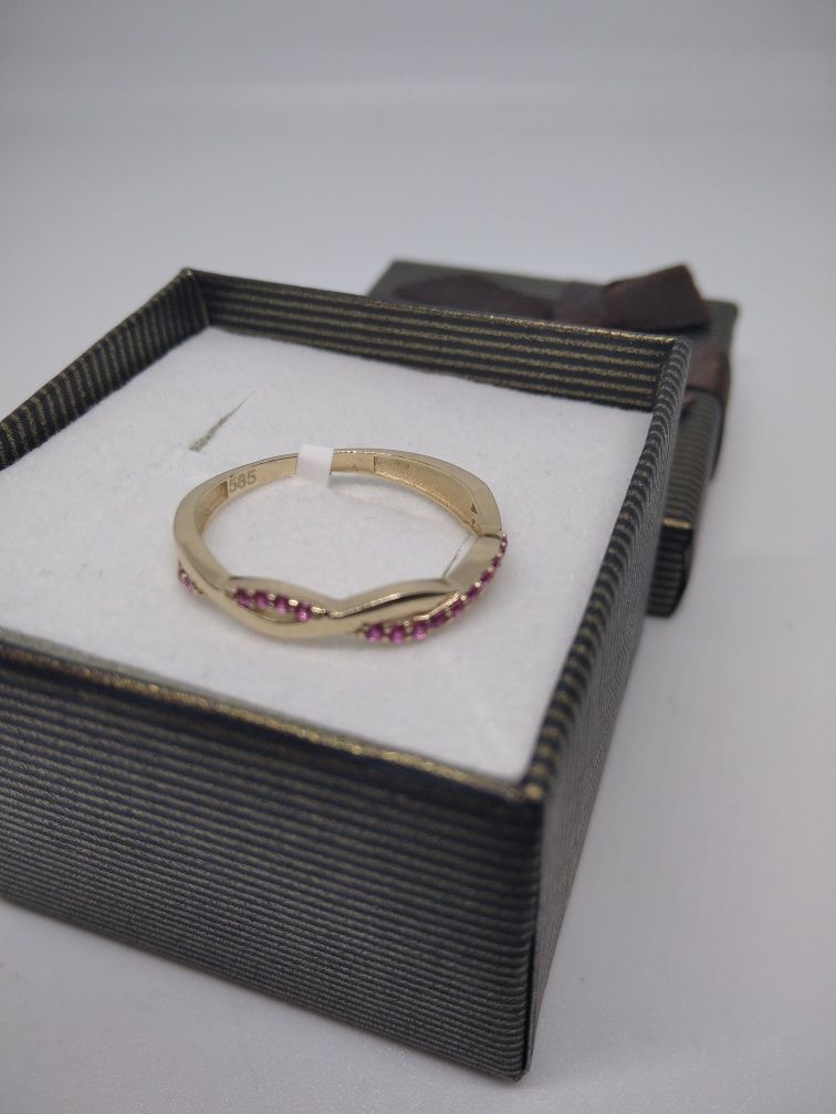 Złoty pierścionek pleciony z różowymi kamyczkami złoto 585 R 18
