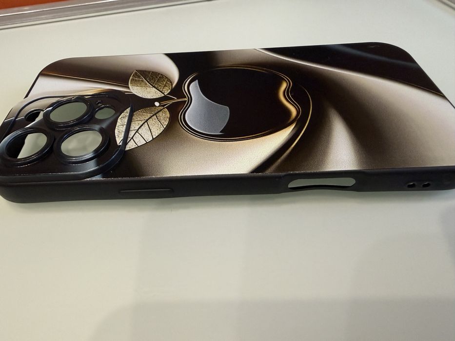 Продам чехол на iphone 16 pro max