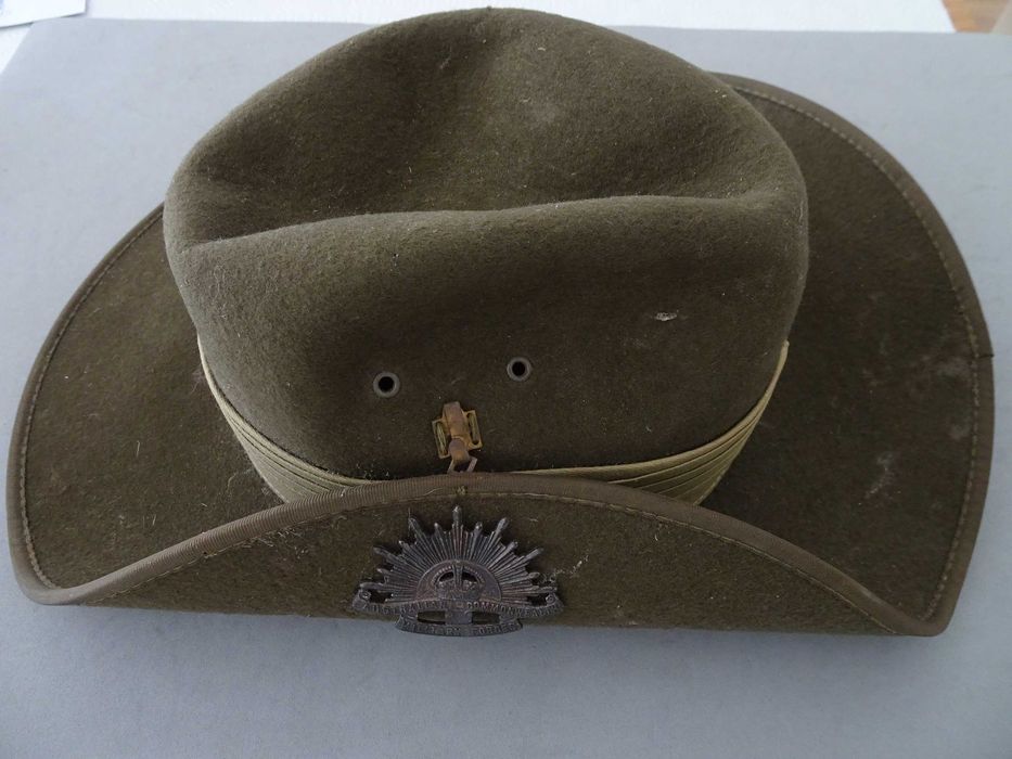 Chapéu Militar Exército Australiano Segunda Guerra Mundial Distintivo