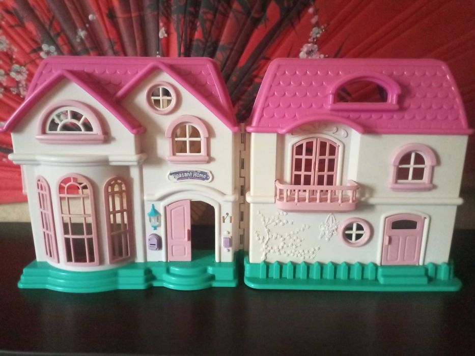 Іграшковий ляльковий будиночок