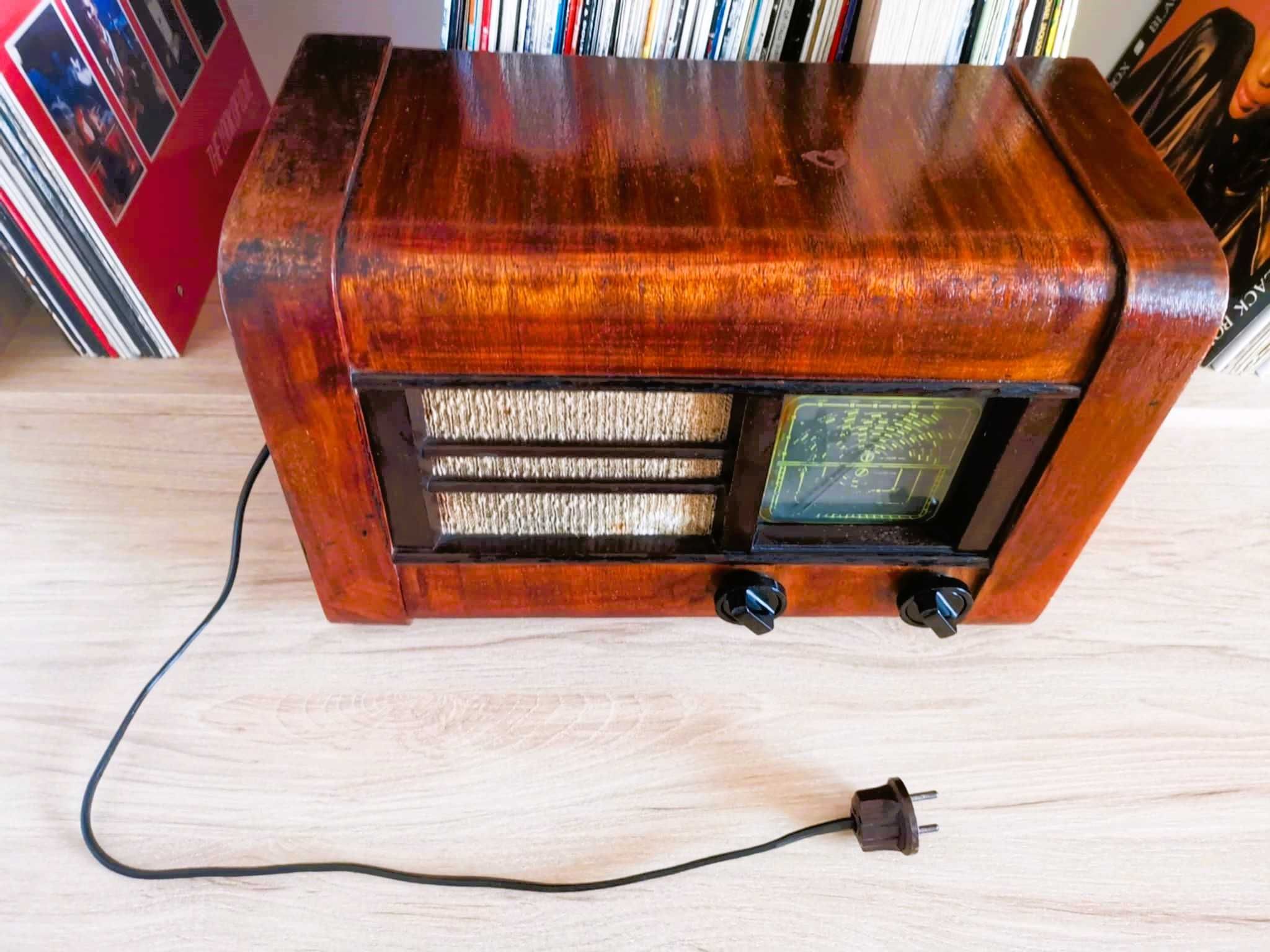 Radioodbiornik Diora Pionier U2.