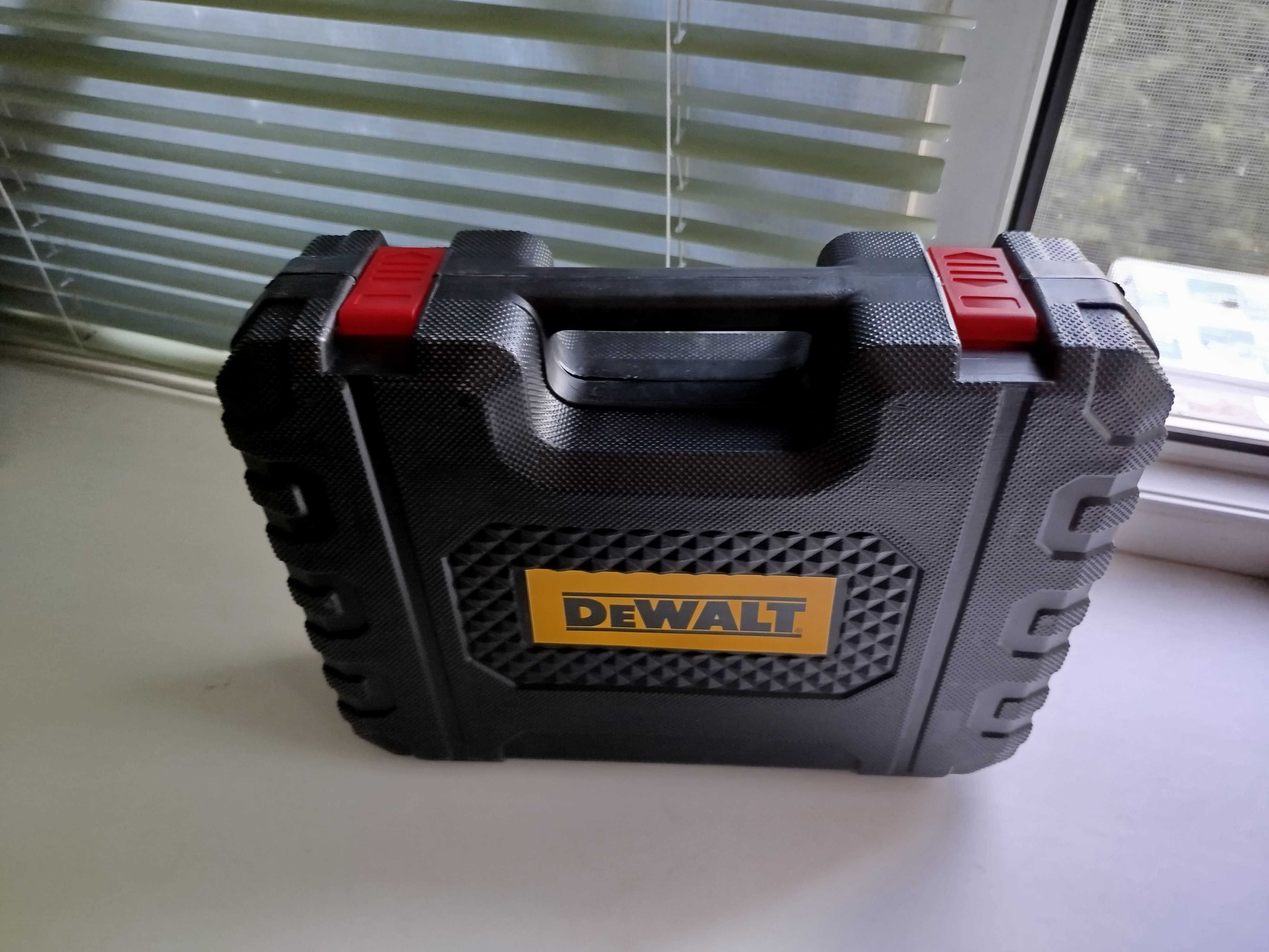 Акумуляторний шуруповерт Dewalt 2 акумулятори 24V 5A інструмент кейс