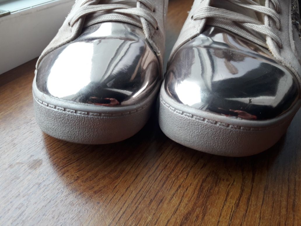 Buty - złote buty
