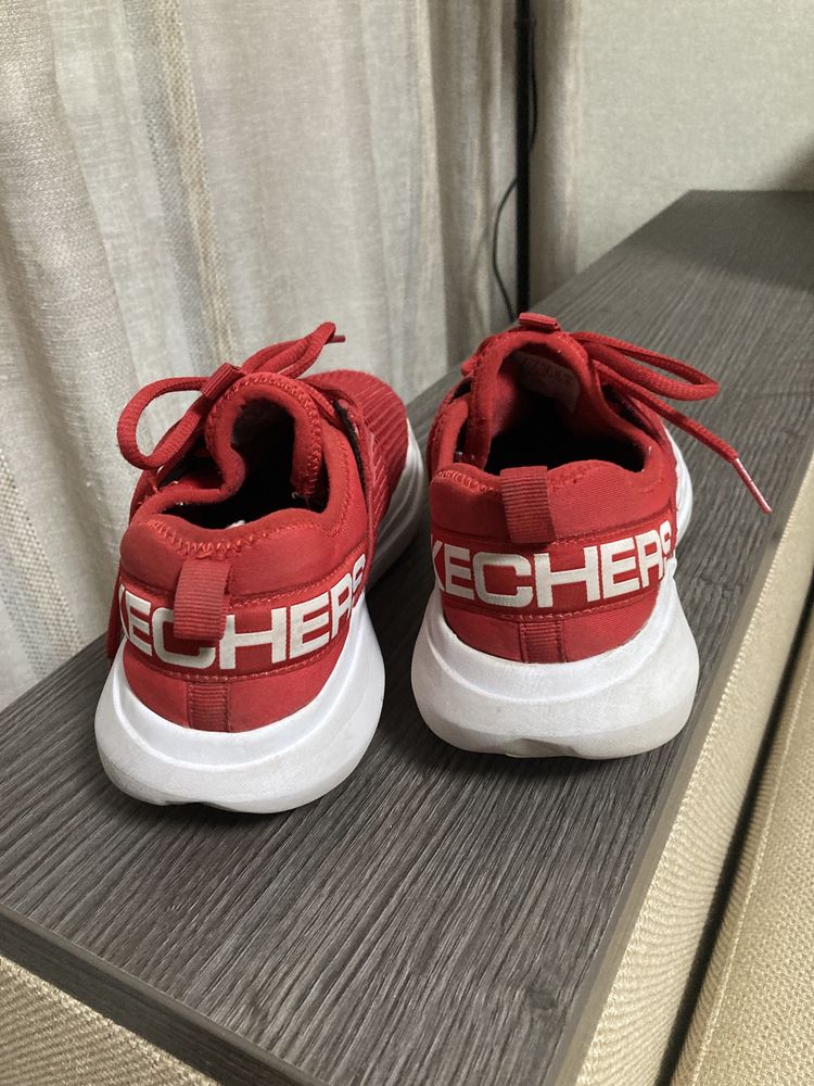 Кросівки скетчерс Sketchers р.38