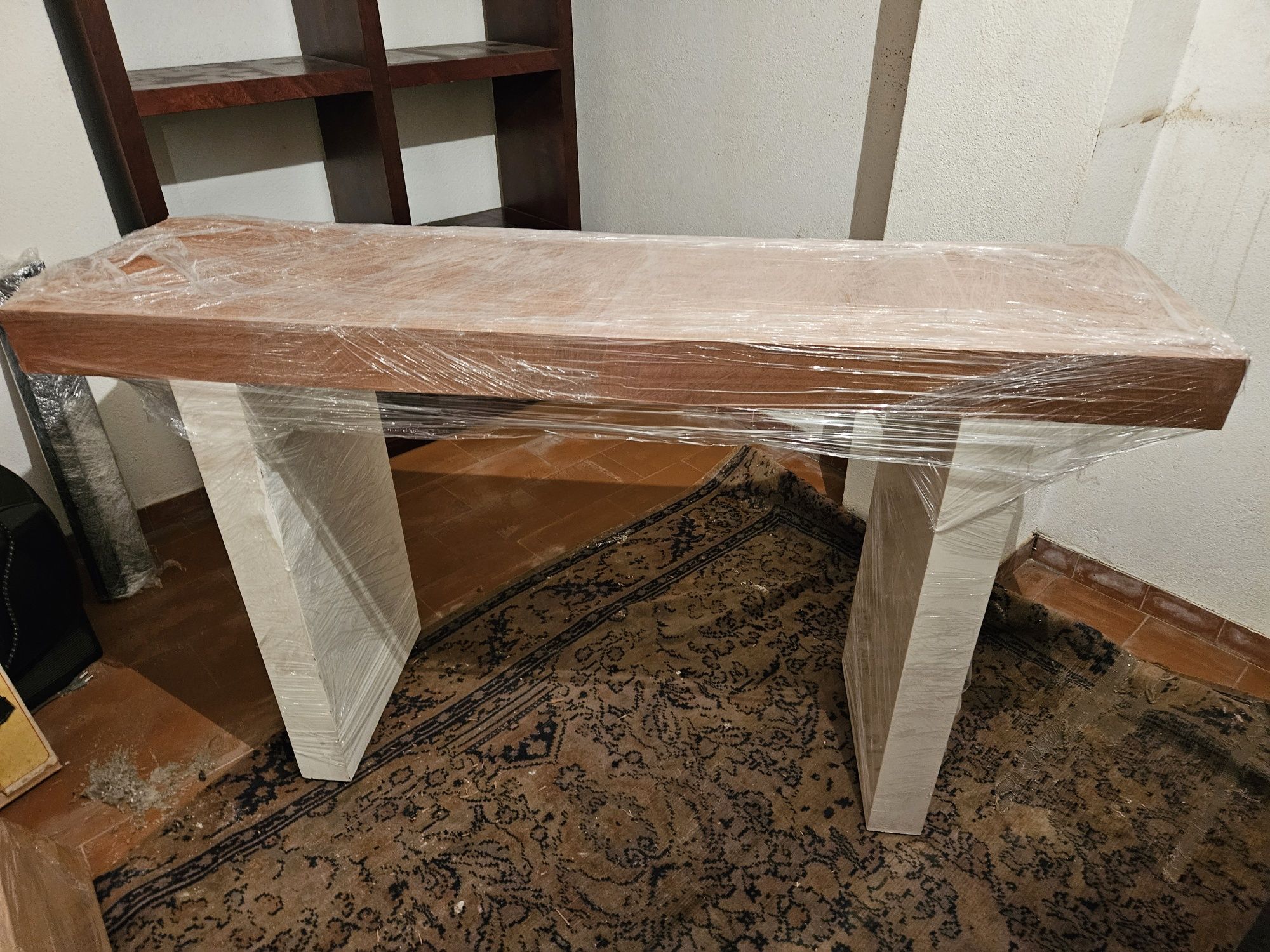 Consolade madeira maciça,  como nova, 150 x 90 x 40